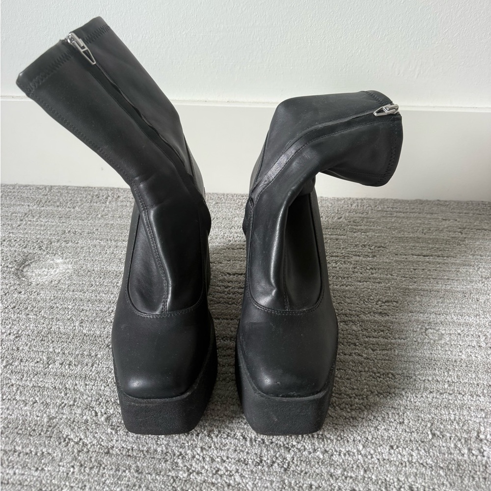 Elegant Black Heeled Boots